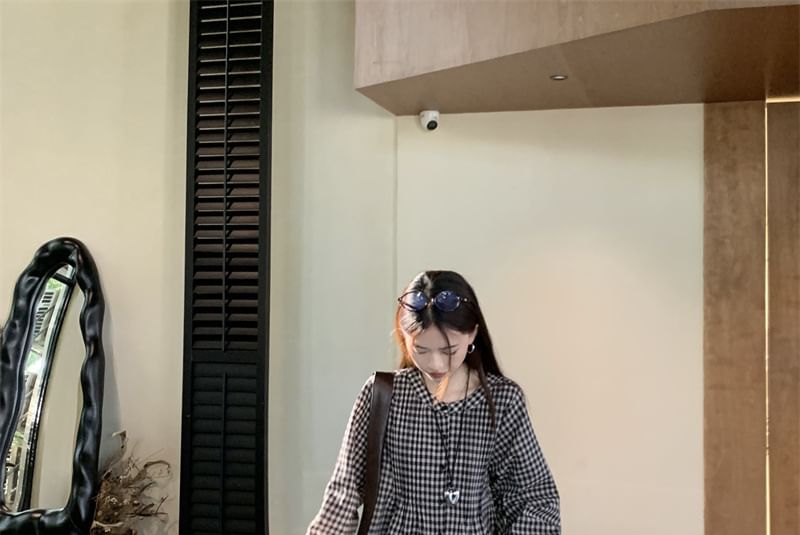 Trendycas - Midi-tuniekjurk met lange mouwen, ronde hals, ruitmotief en knopen / Midi-A-lijn rok met hoge taille en bloemenjacquard
