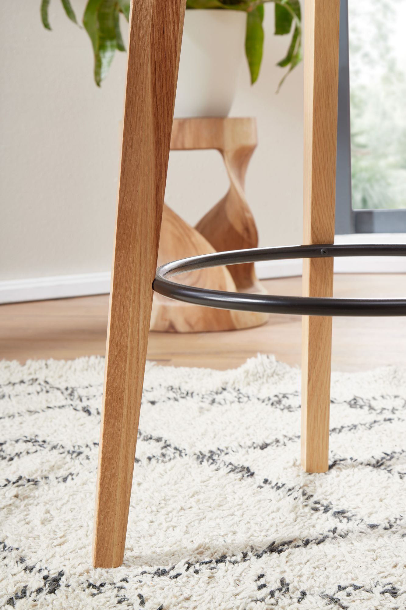 KADIMA DESIGN Skandinavischer Bartisch, Eichenholz, runde Tischplatte, 50 kg Belastbarkeit.