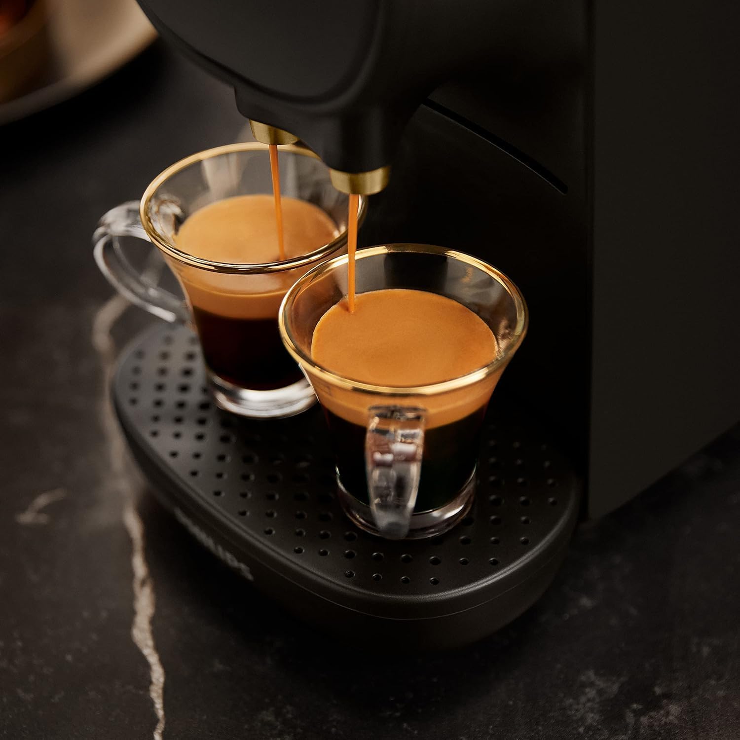 Philips L'Or Barista, Cafetière Espresso, compatible Nespresso capsules, Capsules XXL pour 1 café double ou 2 cafés à la fois, Noir, (LM9012/60)