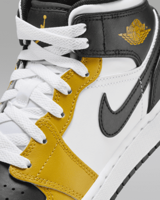 Air Jordan 1 Mid Older Kids' Shoes