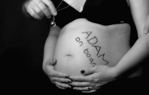 Babybauch-Fotoshooting bei Lugano als Geschenkidee