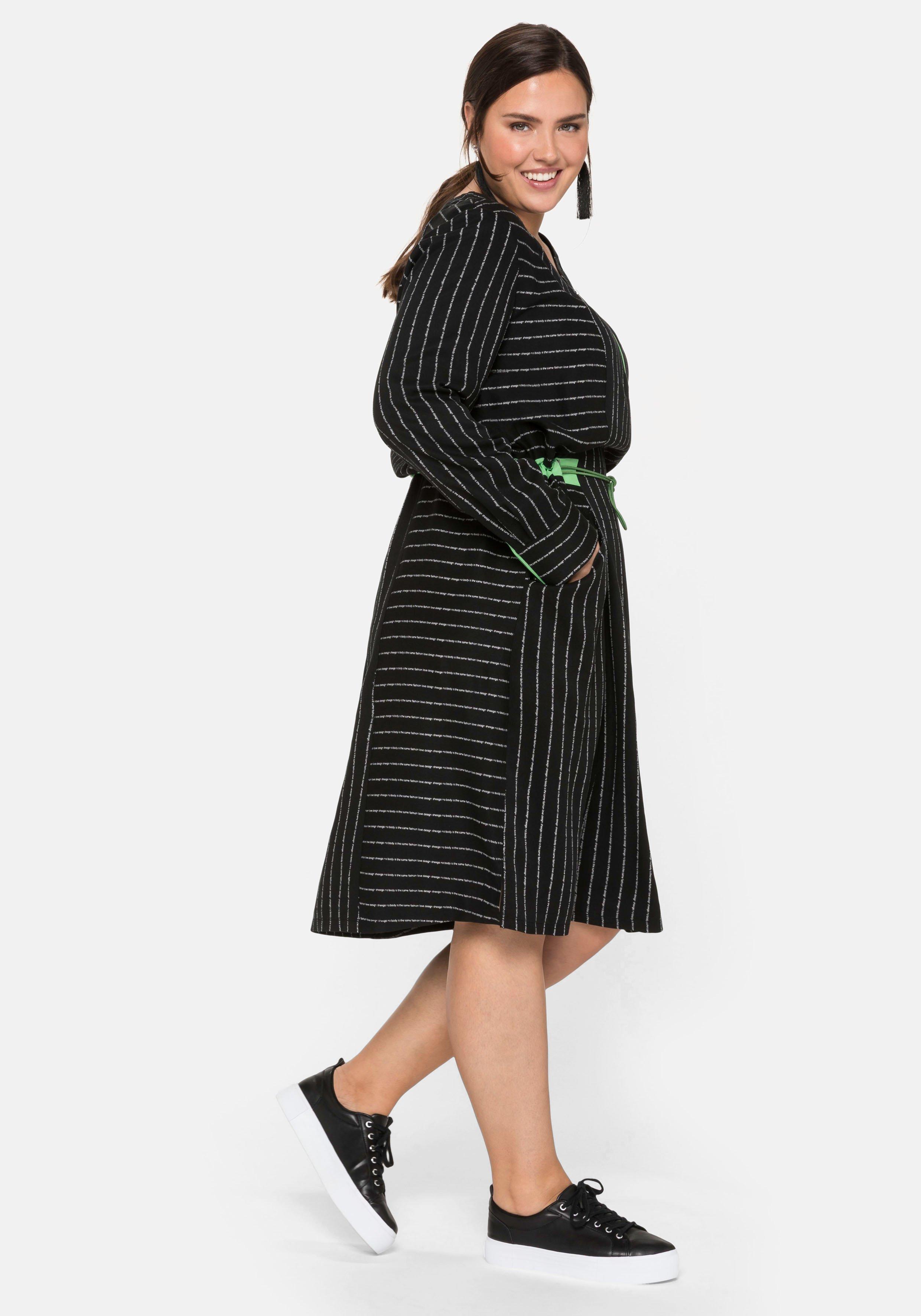 Kleid mit neonfarbenen Details