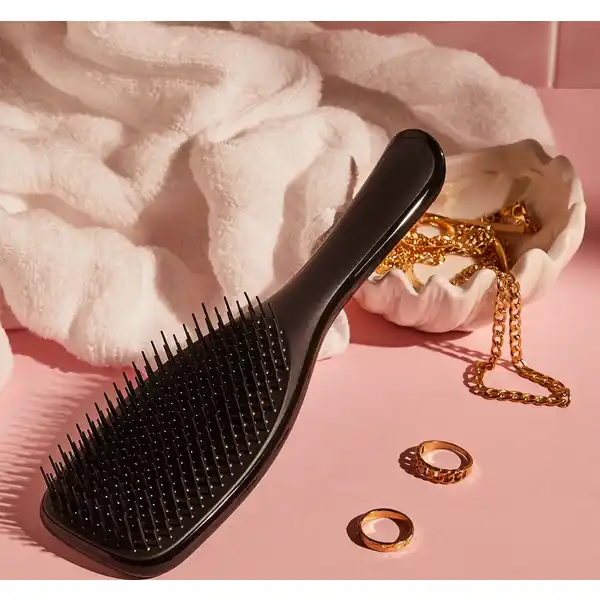 The Ultimate Detangler Hairbrush Midnight Black
