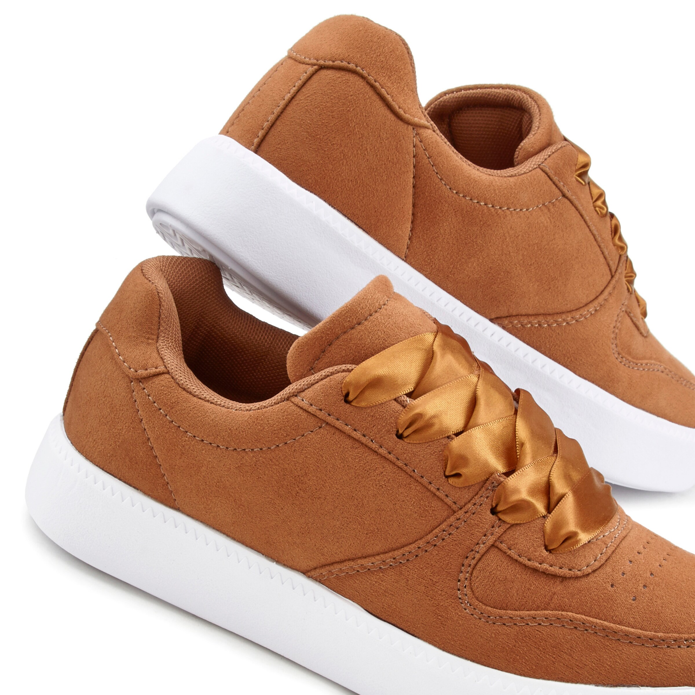 LASCANA Sneaker in camelfarben