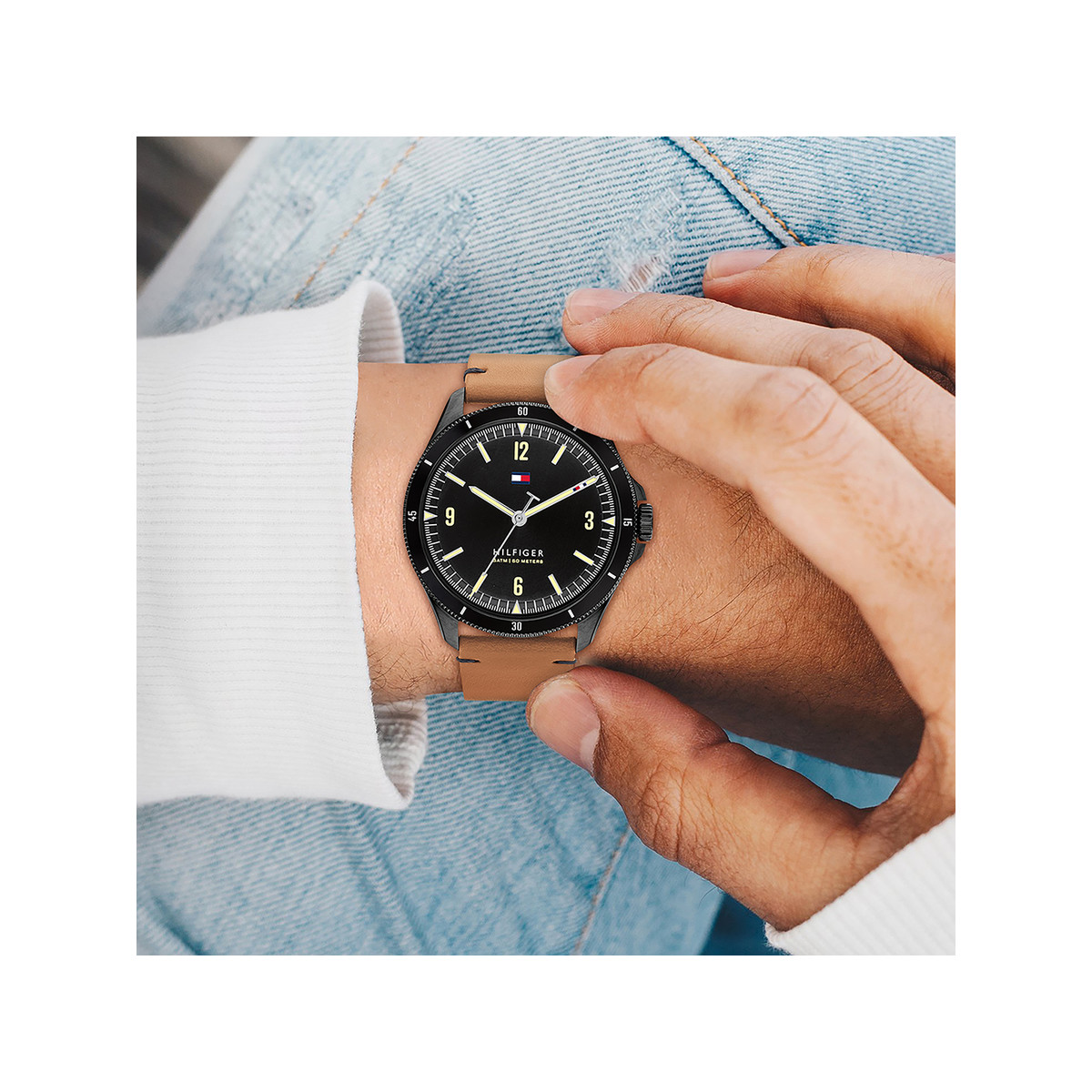 Montre Tommy Hilfiger homme acier noir bracelet cuir marron