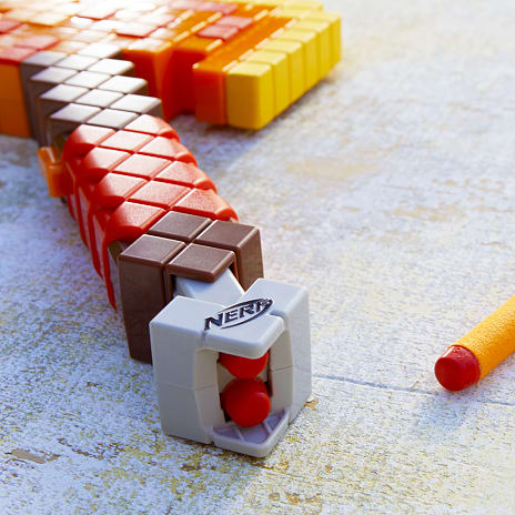 Nerf Minecraft Firebrand-økse blaster med 6 pile