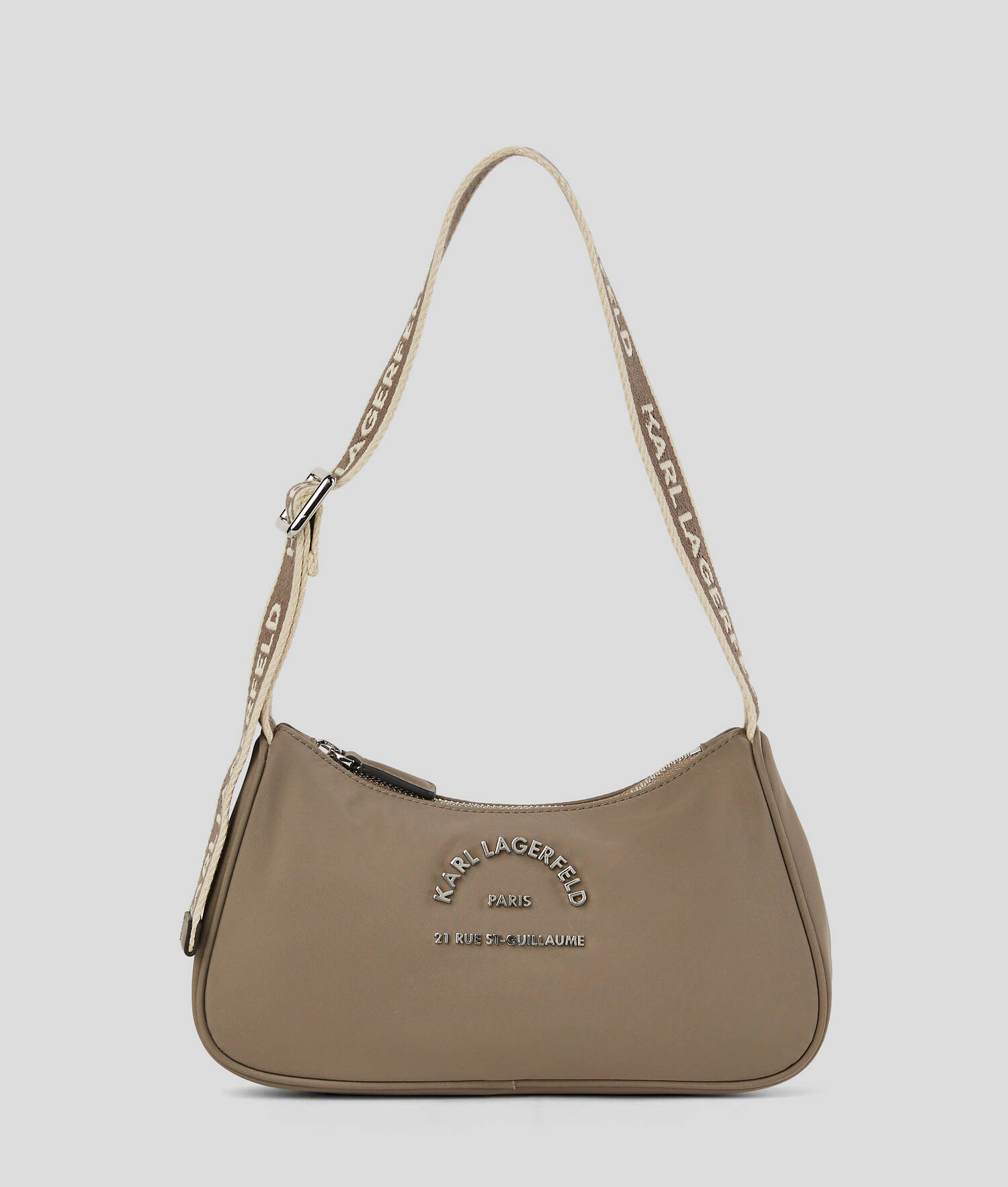 SAC PORTÉ ÉPAULE AVEC LOGO EN MÉTAL RUE ST-GUILLAUME