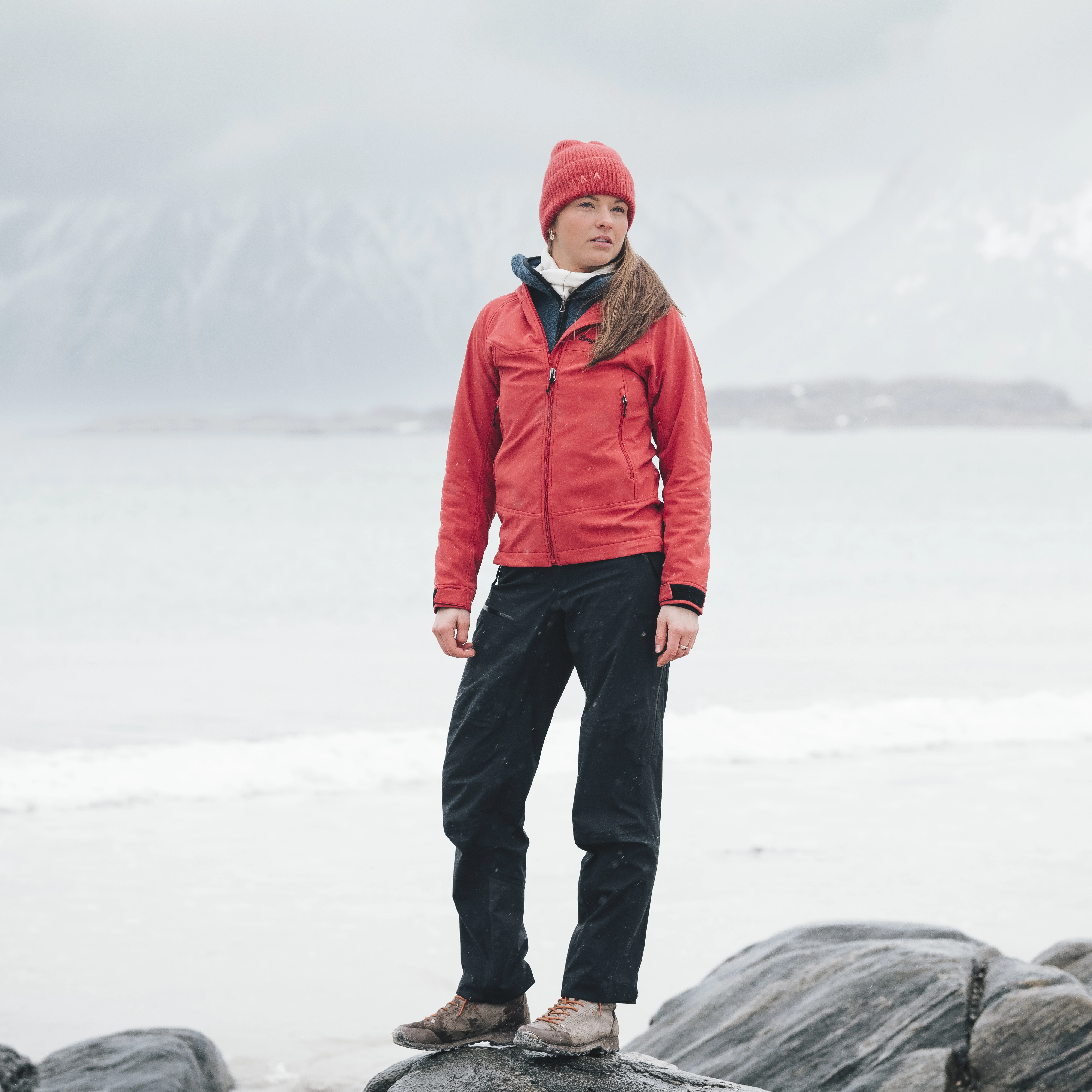 Vaagaa Softshell Jacket Hood Women Crimson Red
