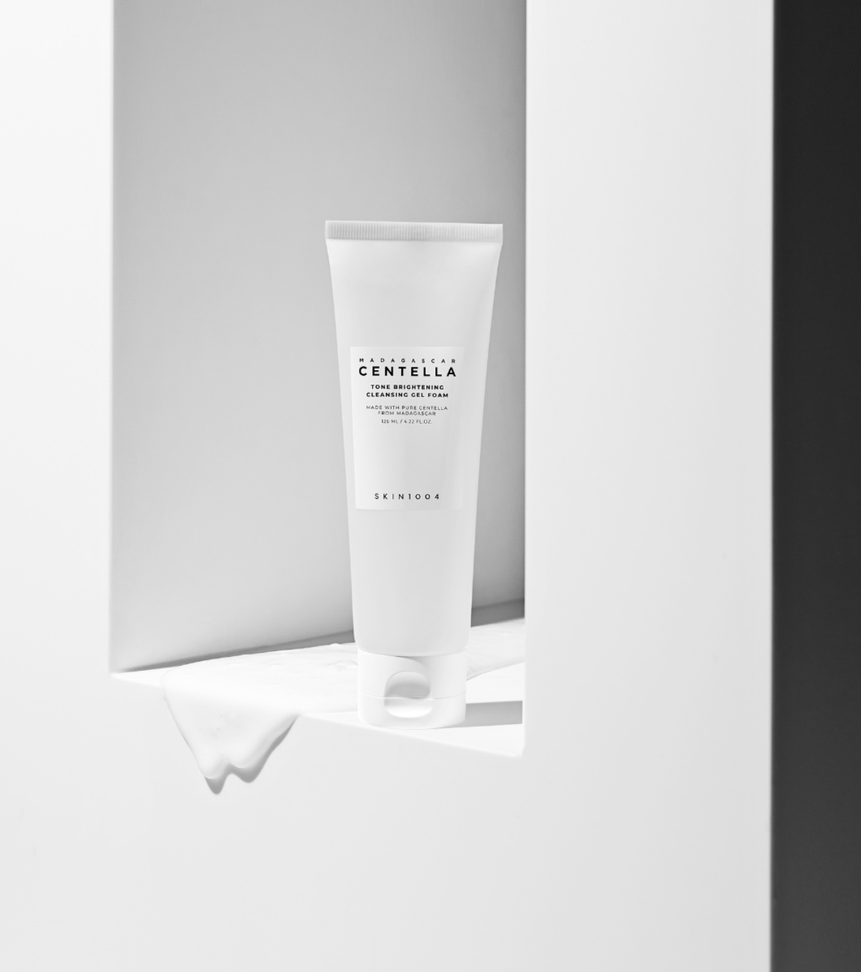 SKIN1004 - *Tone Brightening* - Espuma de limpeza com Centella Asiatica de Madagascar