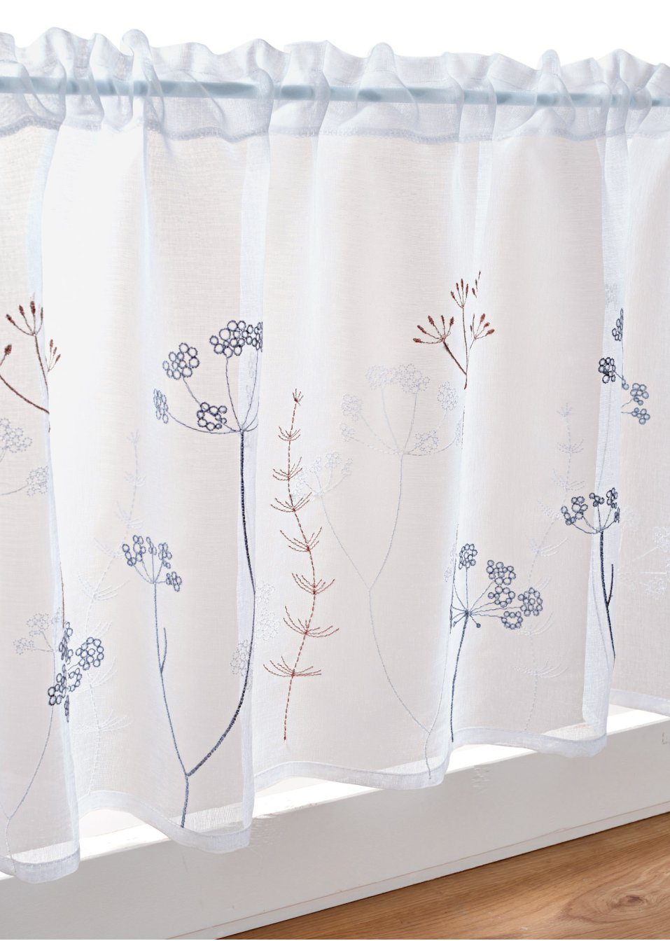 Brise-bise avec broderie