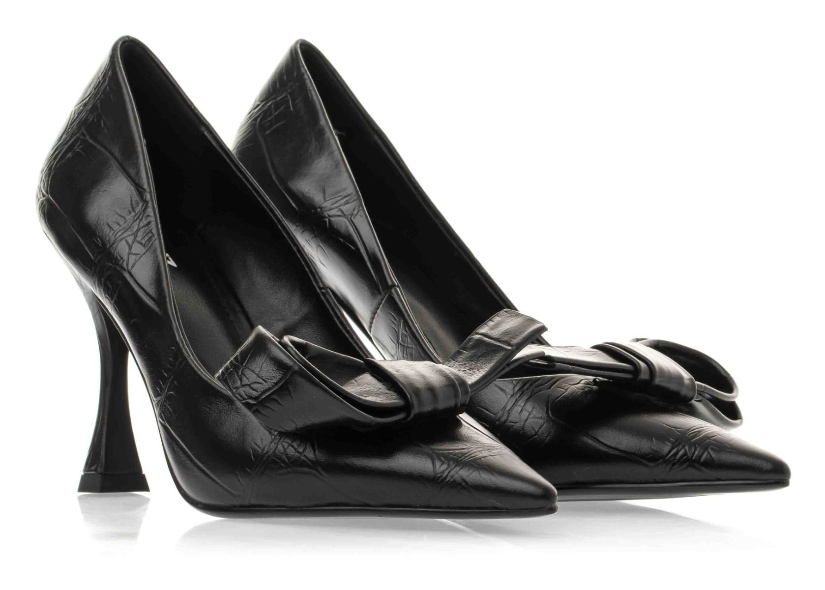 Lola Cruz Pump