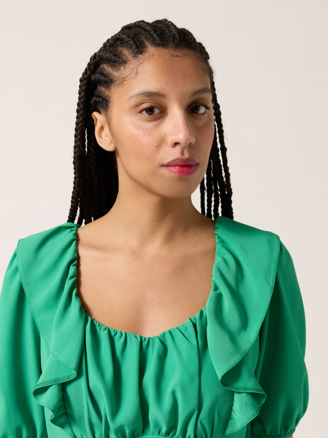 Robe courte à manches courtes