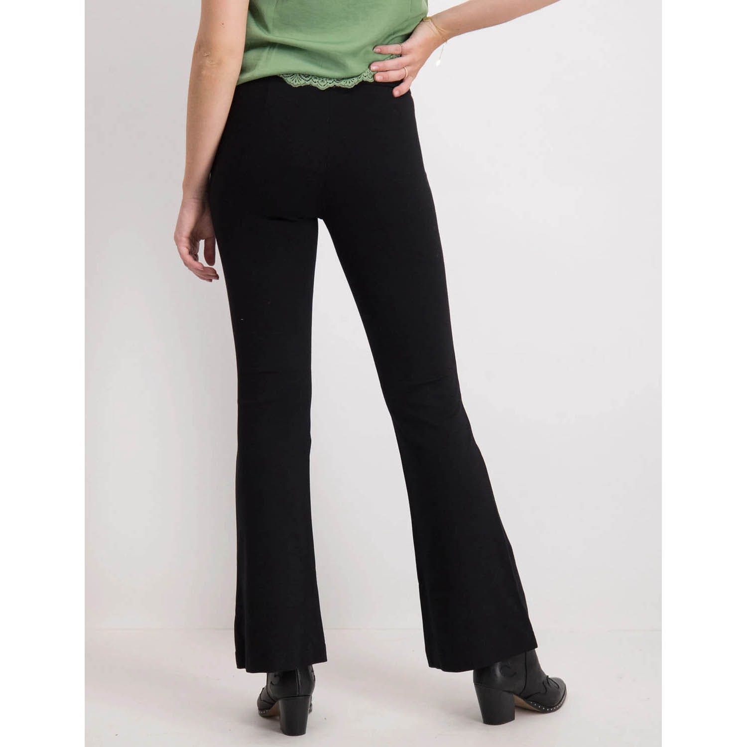 Vero Moda  Kamma Flared Jersey Pant 32