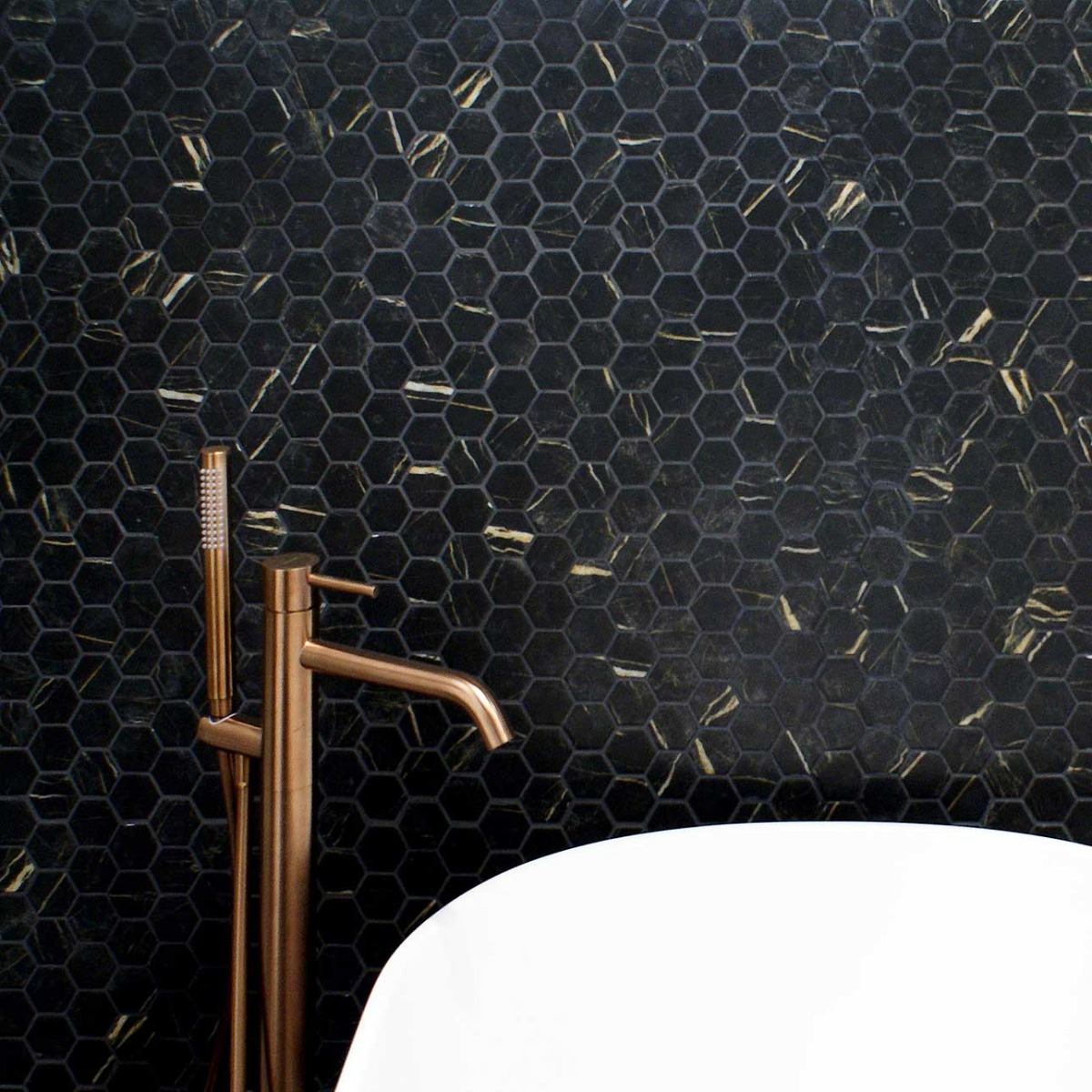 The Mosaic Factory Valencia hexagon glasmozaïek tegels 28x33cm nero marble