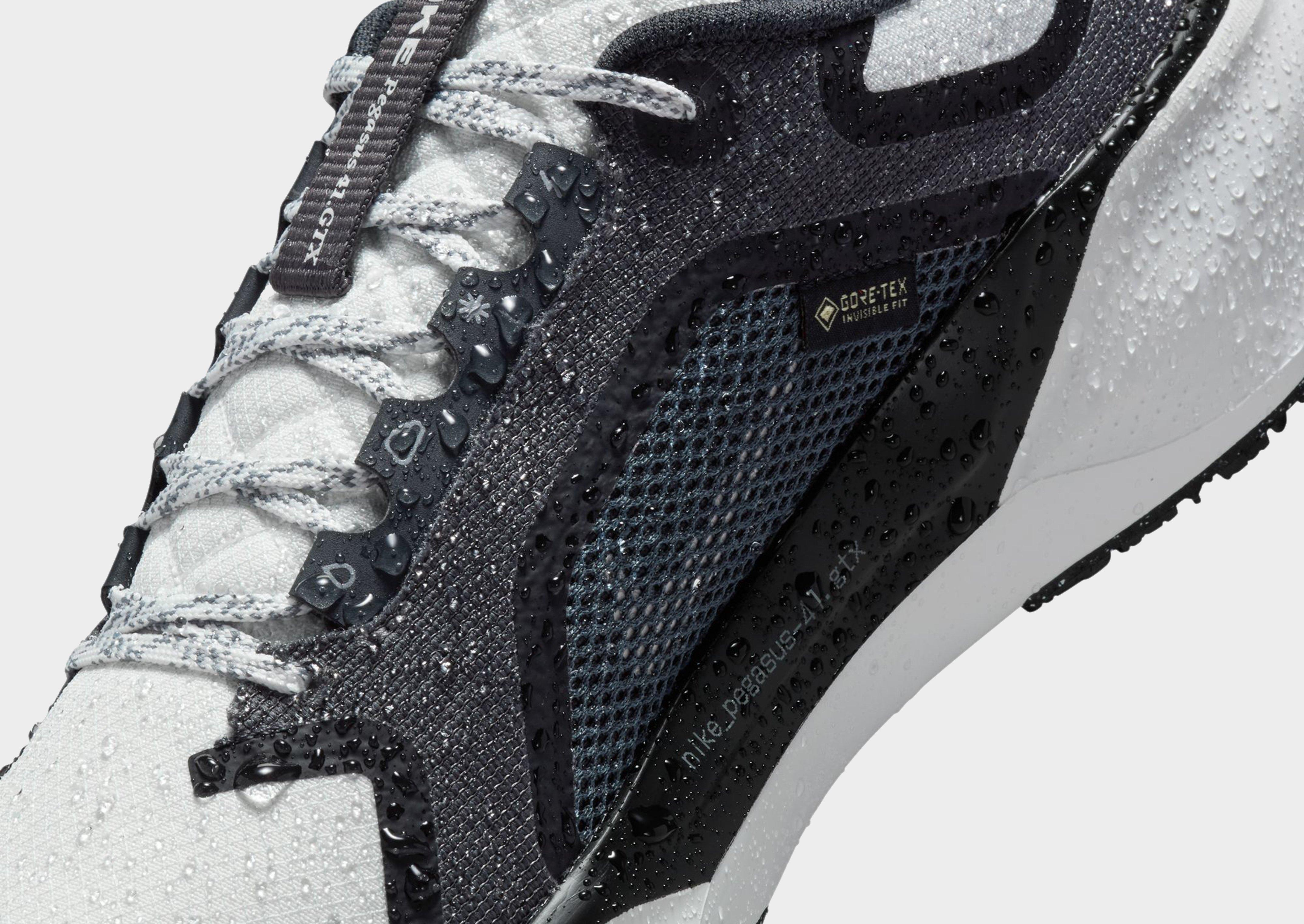 Nike WOMEN'S WATERPROOF ROAD