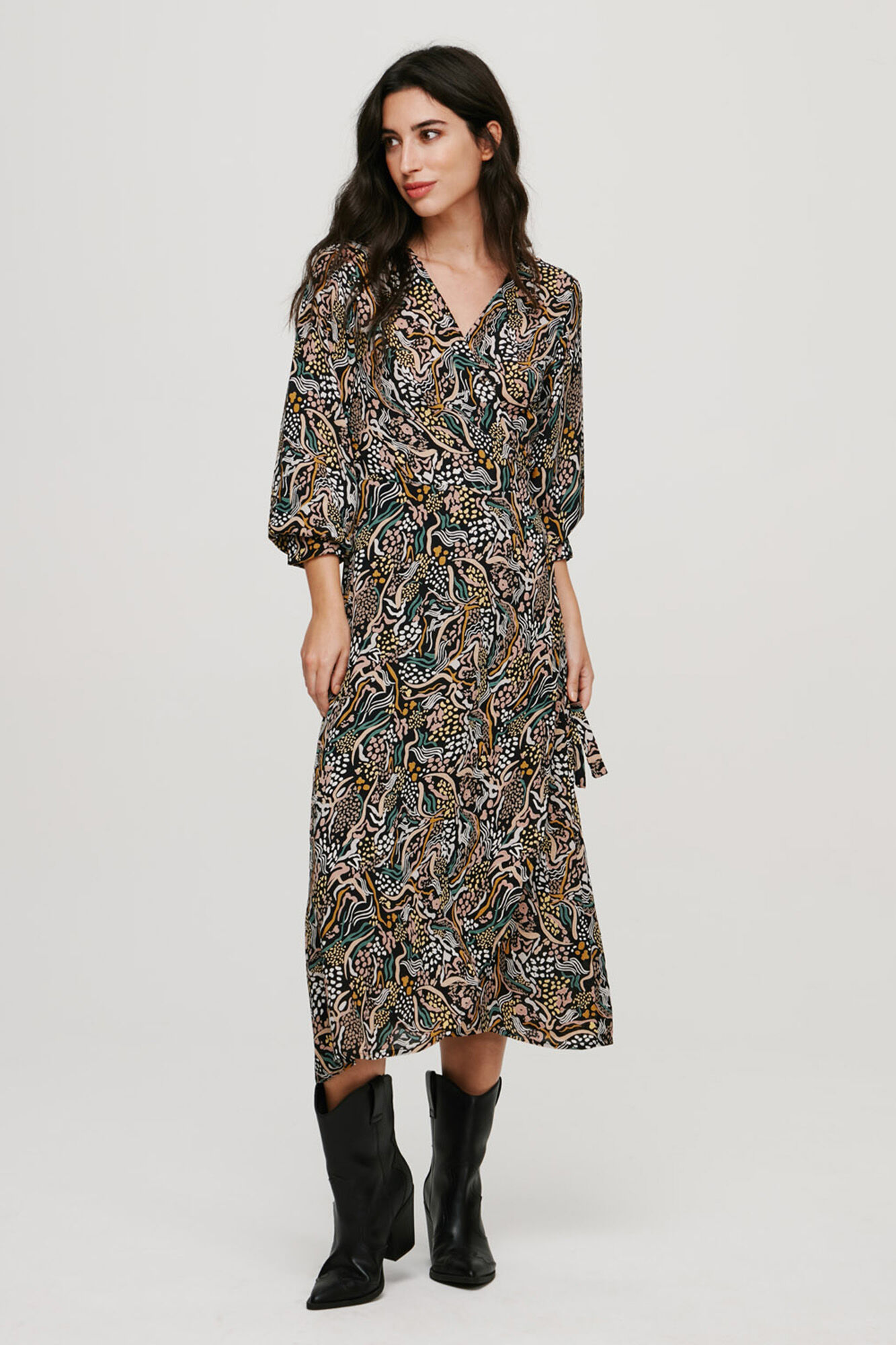 Vestido estampado com decote em V - Preto