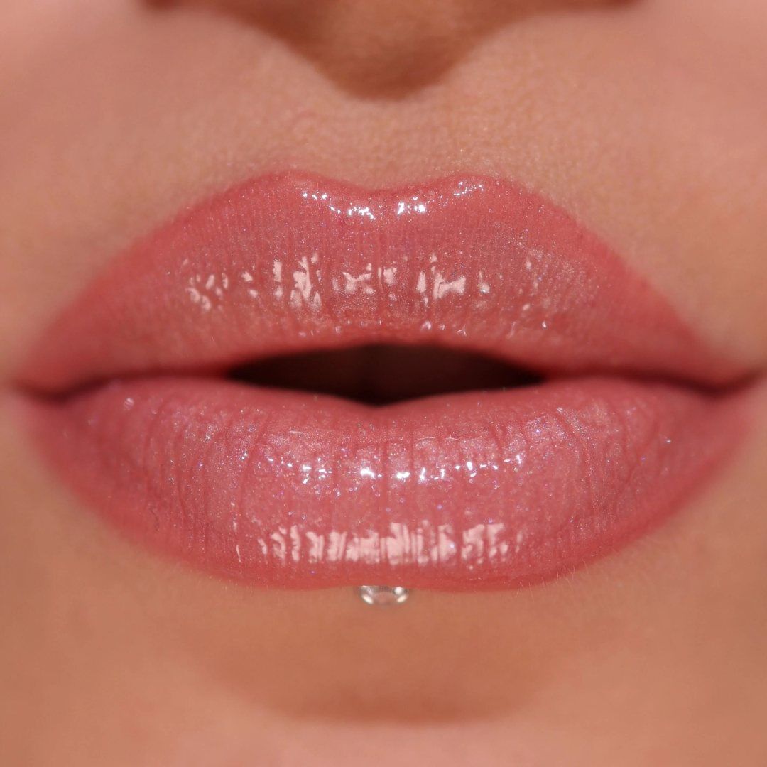 REVOLUTION  Pout Bomb Shimmer Gloss