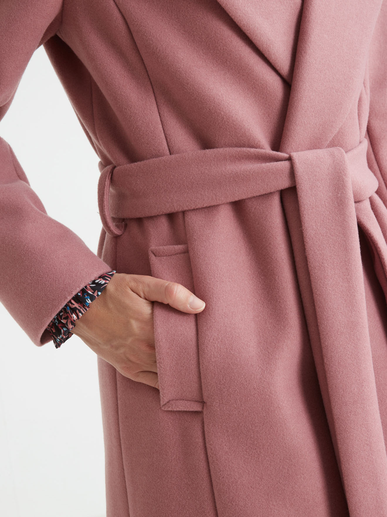 Manteau long croisé ceinturé