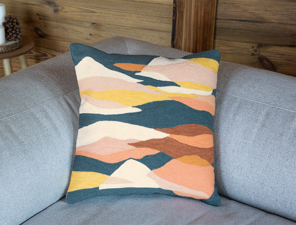 Coussin brodé paysage-Au sommet