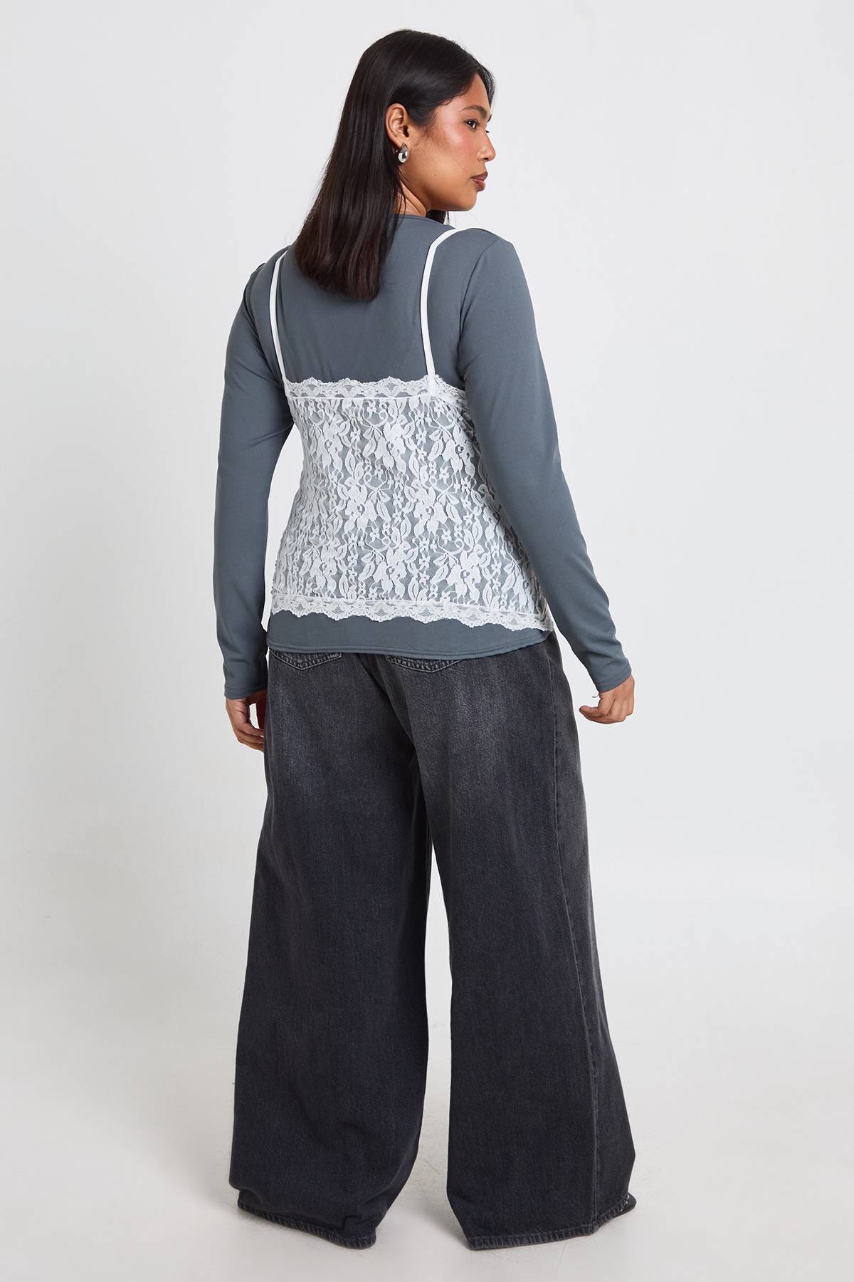 boohoo Haut Grande Taille À Manches Longues Avec Détail Soutien-gorge En Dentelle
