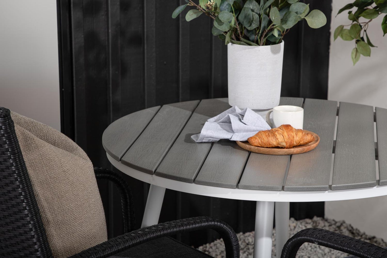Tuinset Break: tafel 90x90cm, 2 Anna stoelen, grijs, zwart. 90 x 74 x 90 cm
