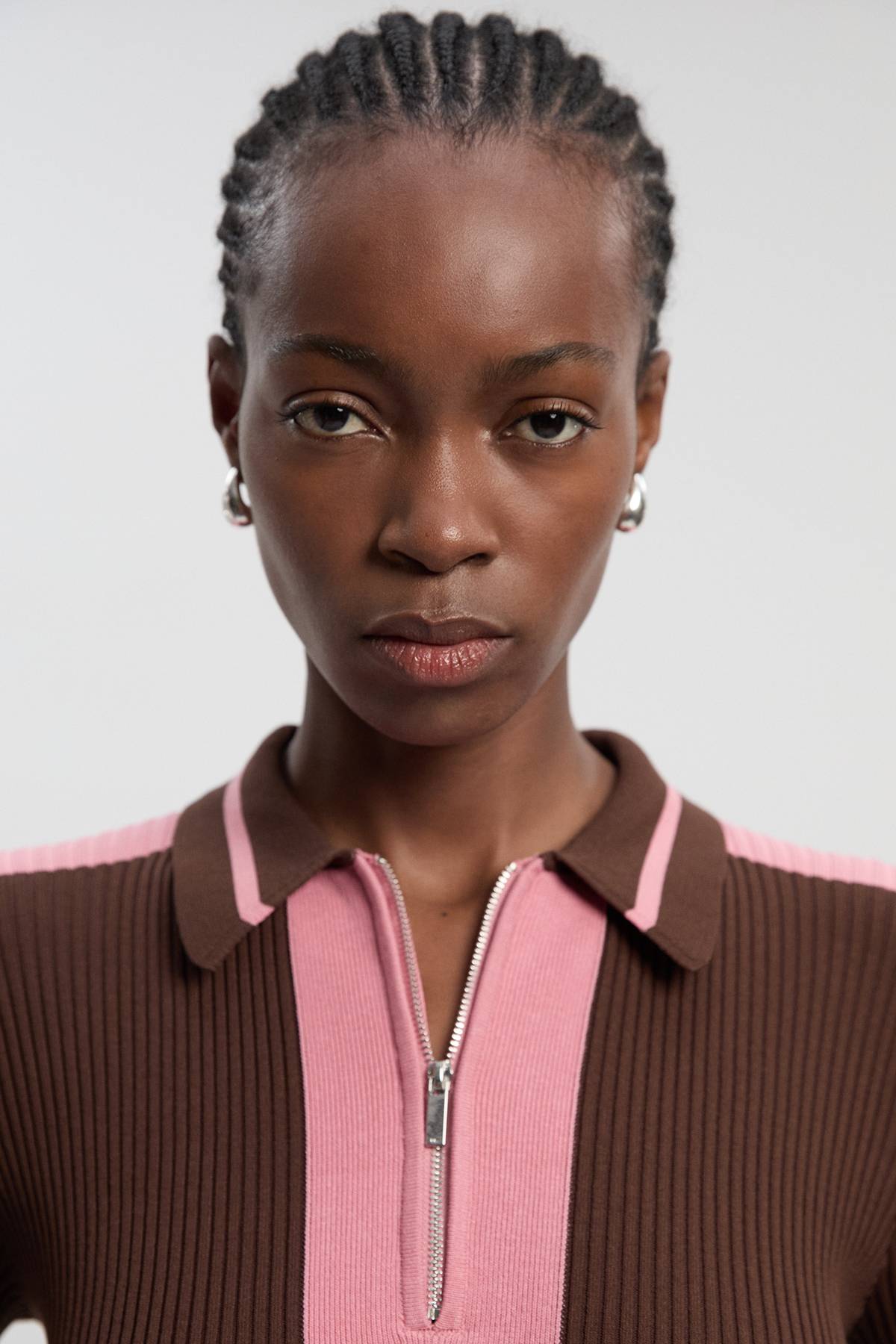 KarenMillen Robe polo midi zippée en tricot côtelé