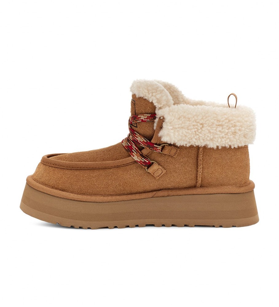 Botas de cano curto UGG W Funkarra Cabin Cuff em couro marrom