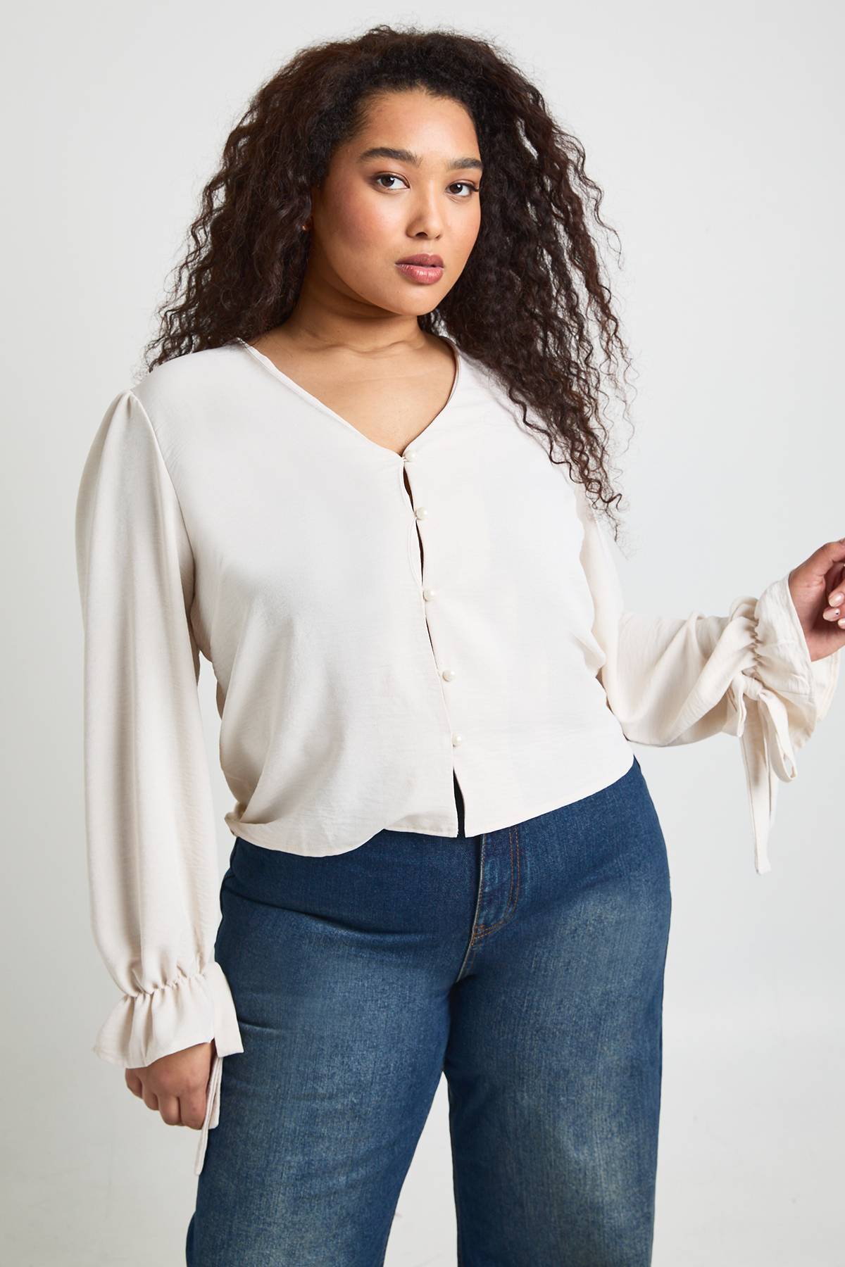 boohoo Chemisier Grande Taille À Manches Bouffantes Avec Boutons Devant