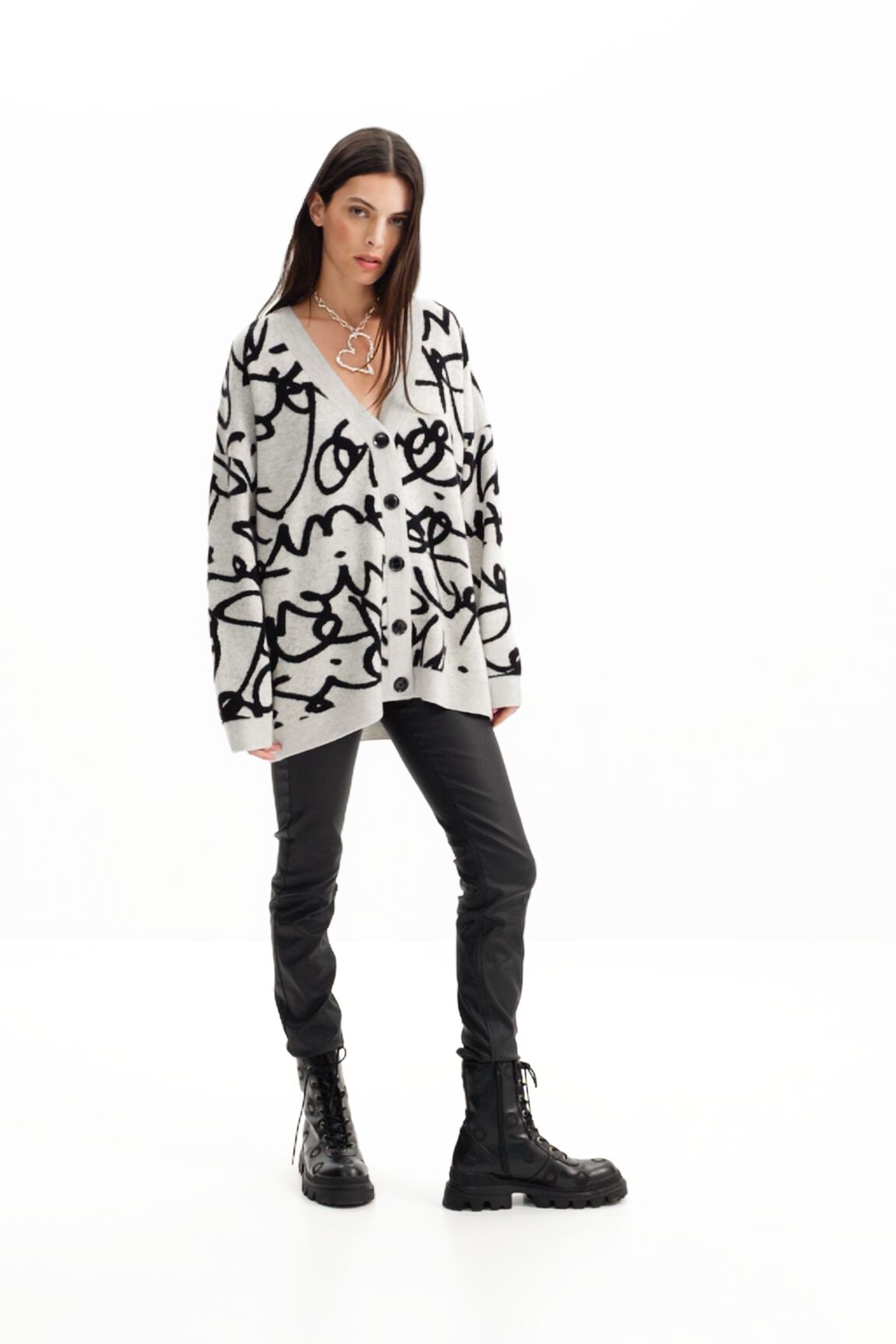 Cardigã oversized com mensagens