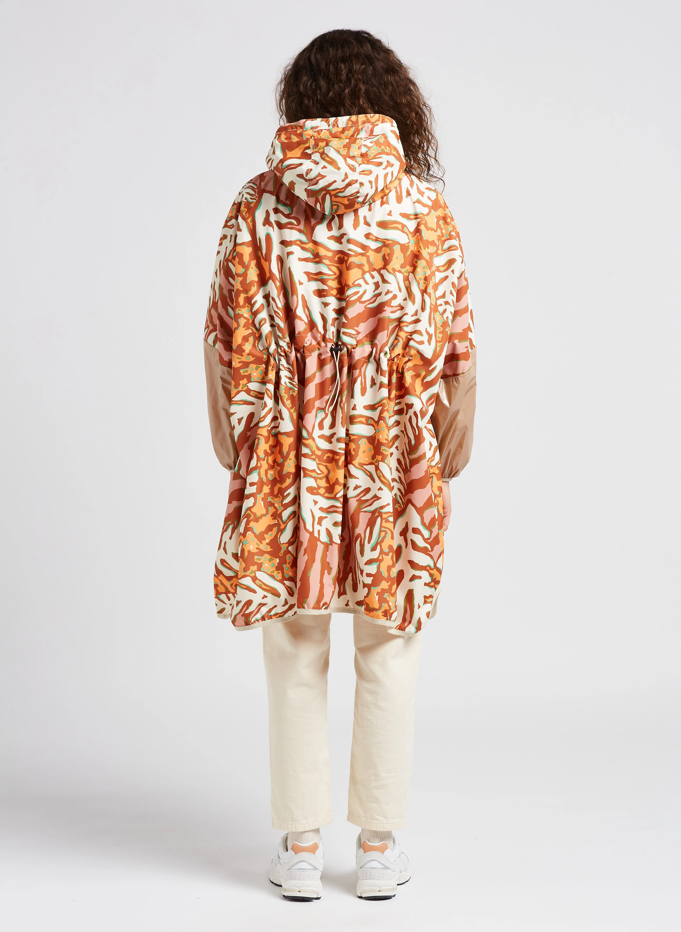 Coupe-vent ample à capuche| Multicolore
