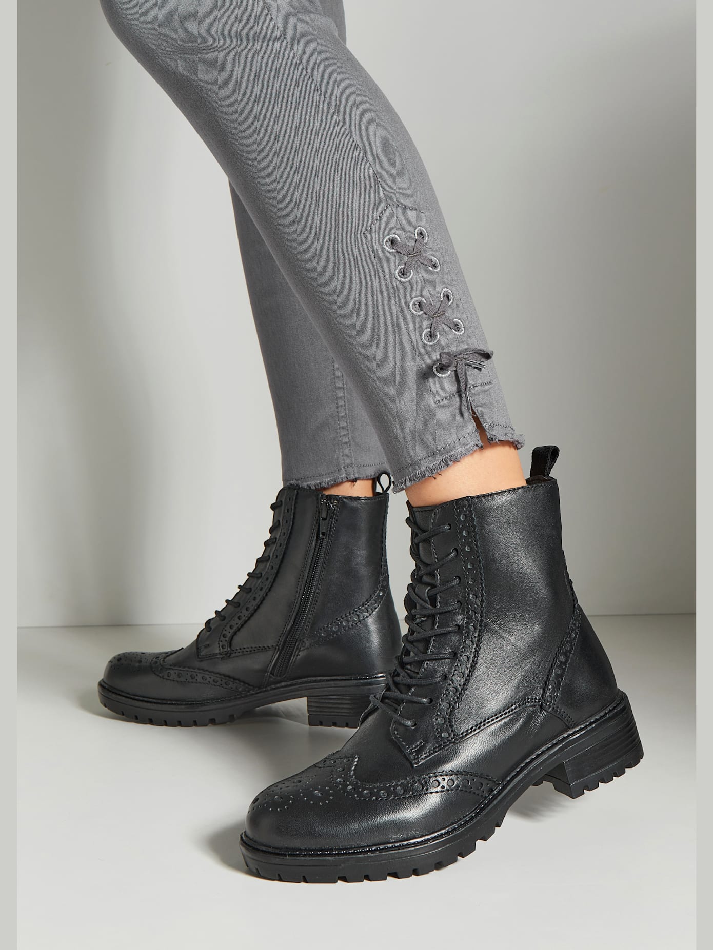 Bottines à lacets en cuir doux