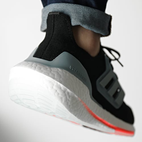 Baskets Ultraboost 22 GX3060 Core Black Magnetic Grey Turbo