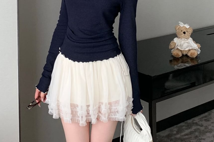 Letme - Gebreide top met lange mouwen en off-shoulder bloemenaccent