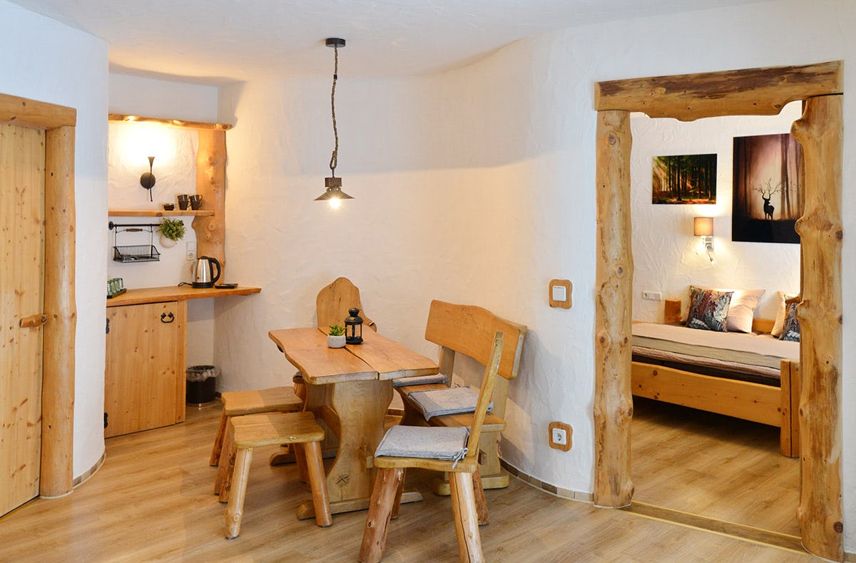 Übernachten im einzigartigen Erdhaus im Feriendorf Auenland für 2 (3 Nächte)