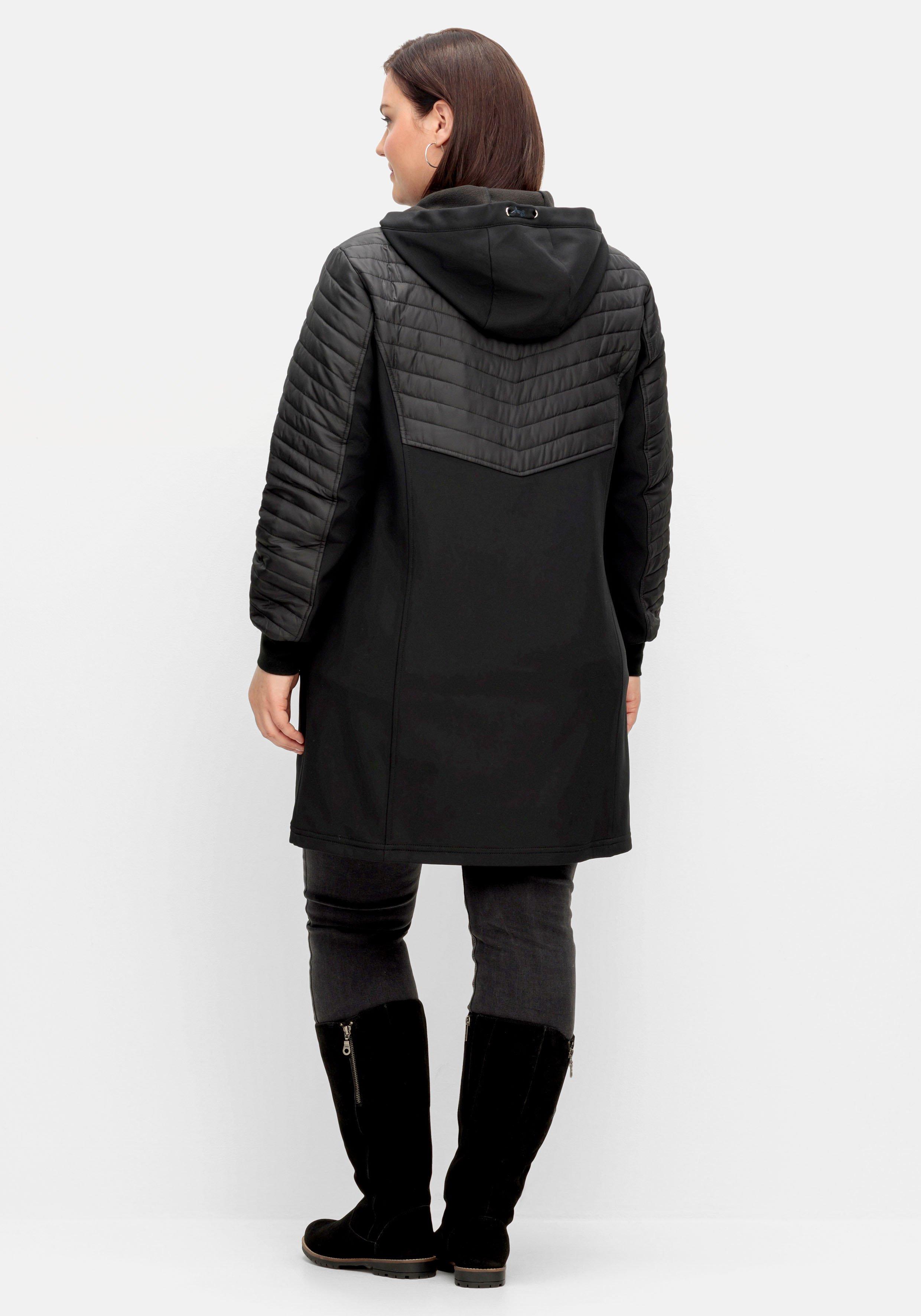 Softshellmantel mit Kapuze, im Materialmix