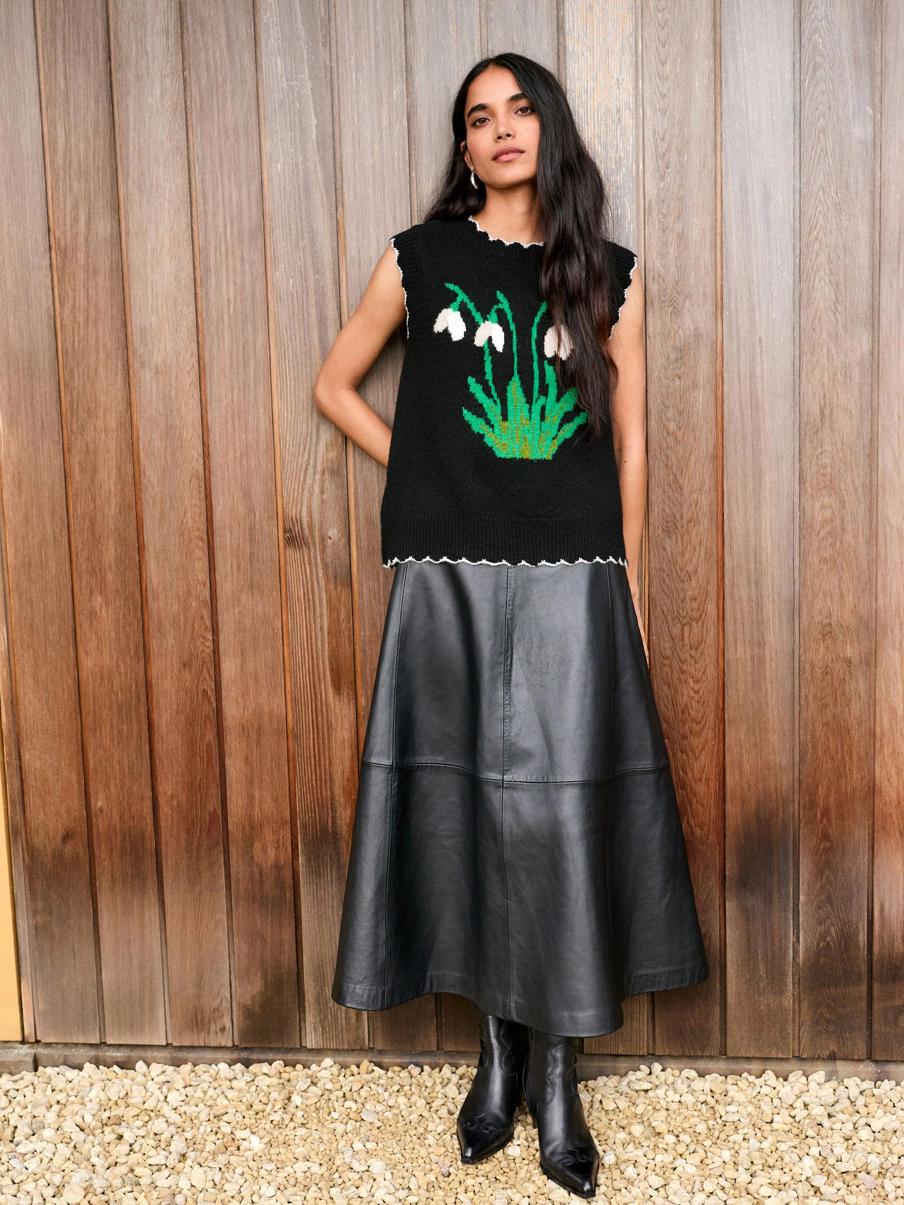 Black Floral Graphic - Sleeveless Knitted Tank With Wool