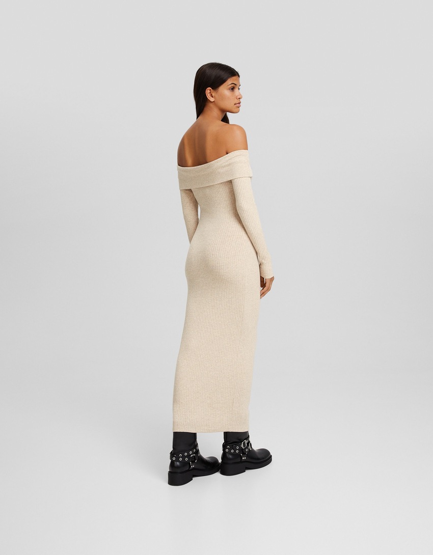 Vestido longo de tricô estilo bardot com mangas compridas