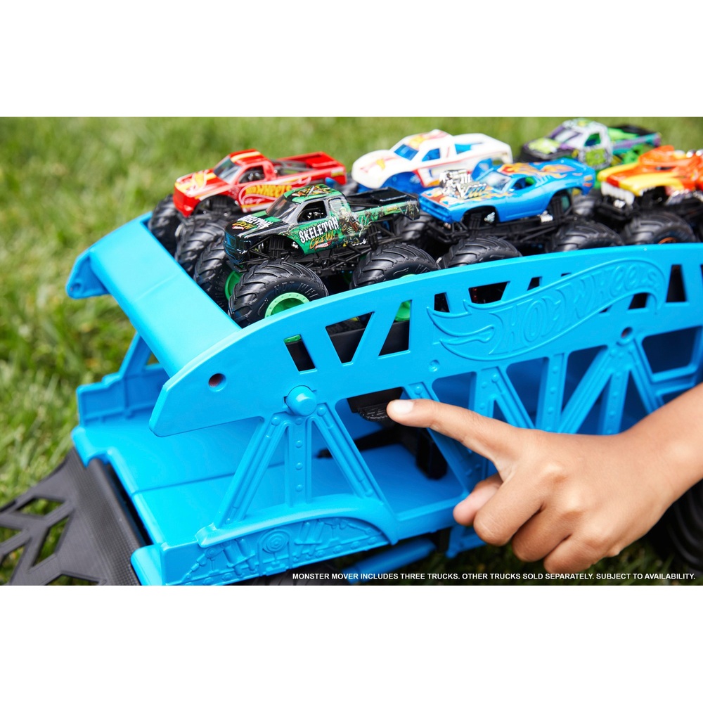 Hot Wheels Monster Mover und 3 Monster Trucks