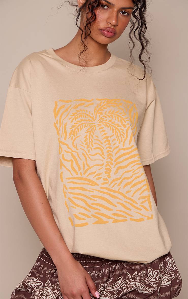 Sable T-shirt Oversize En Coton Avec Motif Graphique Palmier Abstrait