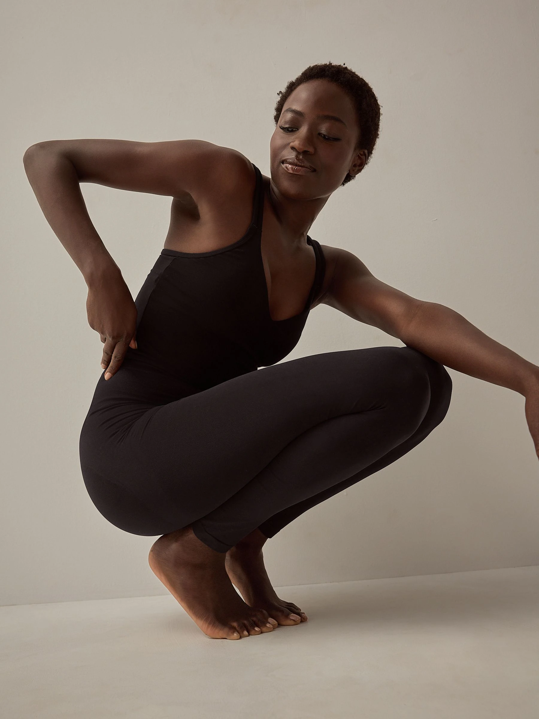 Zwart - Naadloze vormgevende legging met buikcorrectie