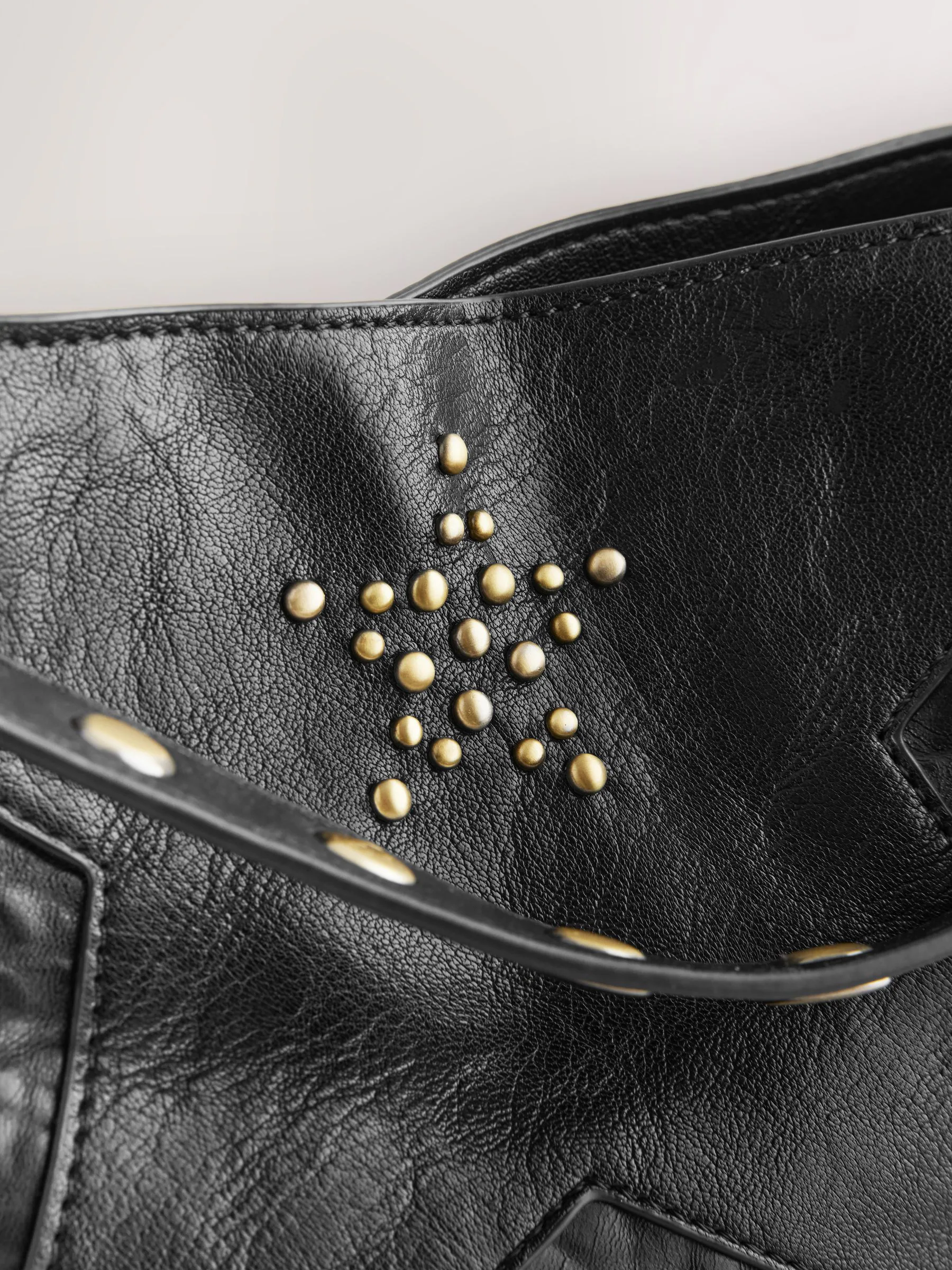 Rockett St George Stervormige Cross-Body Bucket Bag met Studs