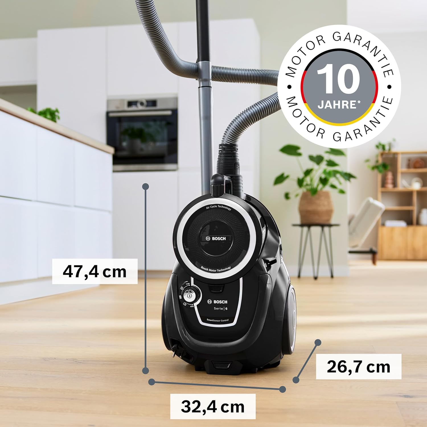 Bosch Staubsauger beutellos Serie 6 BGC41XSIL, Bodenstaubsauger, ideal für Allergiker, Hygiene-Filter, für Parkett, Teppich, Fliesen, Fugendüse, extra leise (68 dB), langes Kabel, 700 W, schwarz