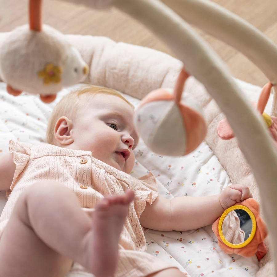 Nattou Spielkissen mit Bogen