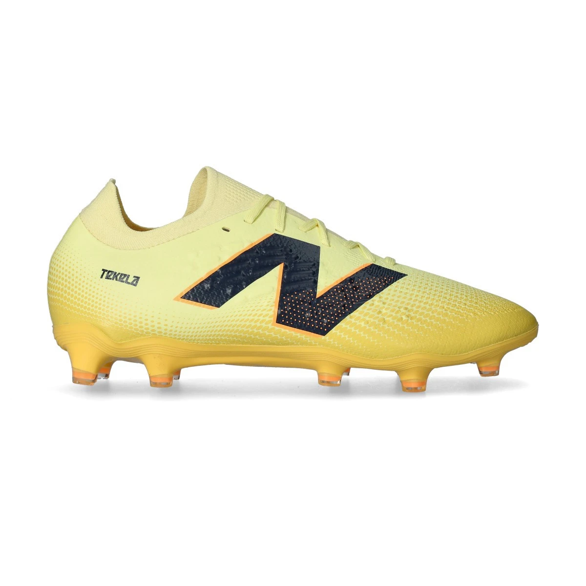 Chuteira New Balance Tekela Magia Low Laced FG V4+