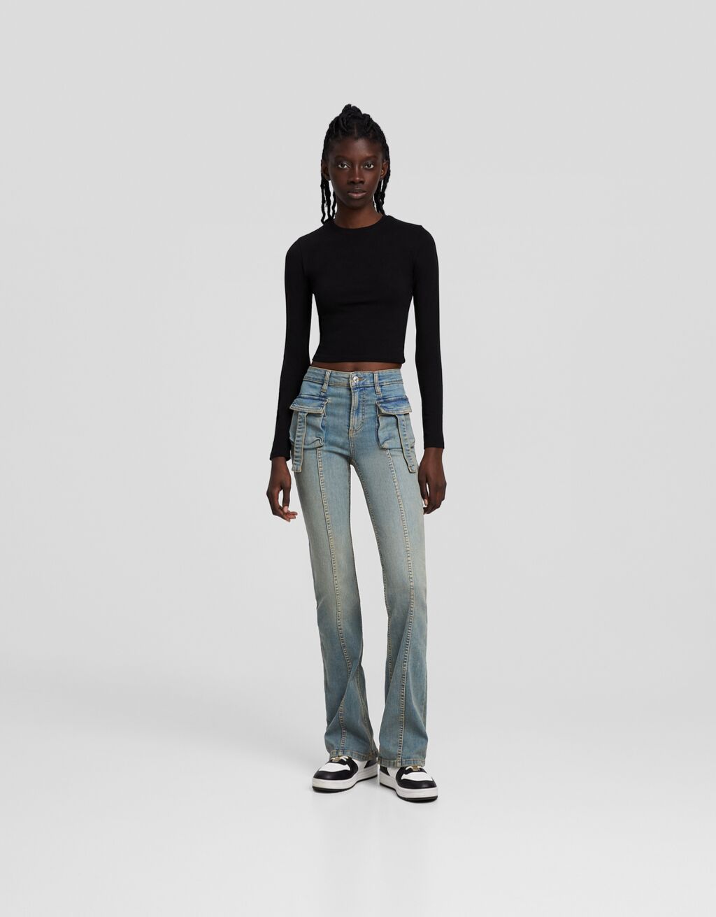calça cargo boca de sino