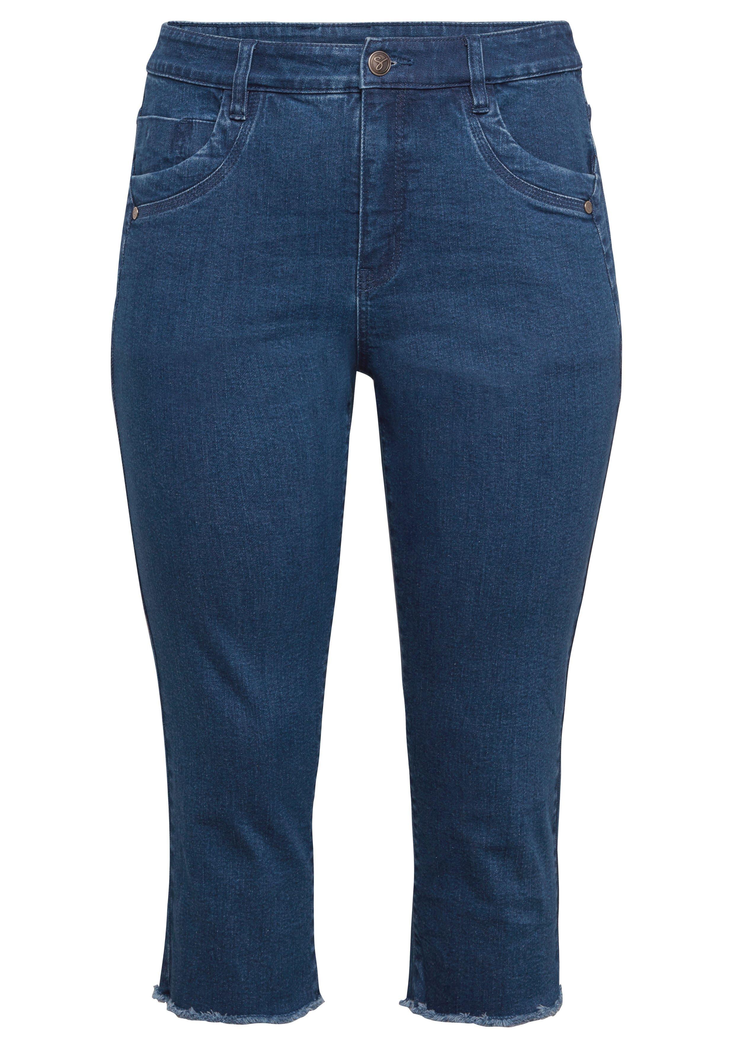 Slim Fit Jeans in 3/4-Länge, mit Fransen am Saum