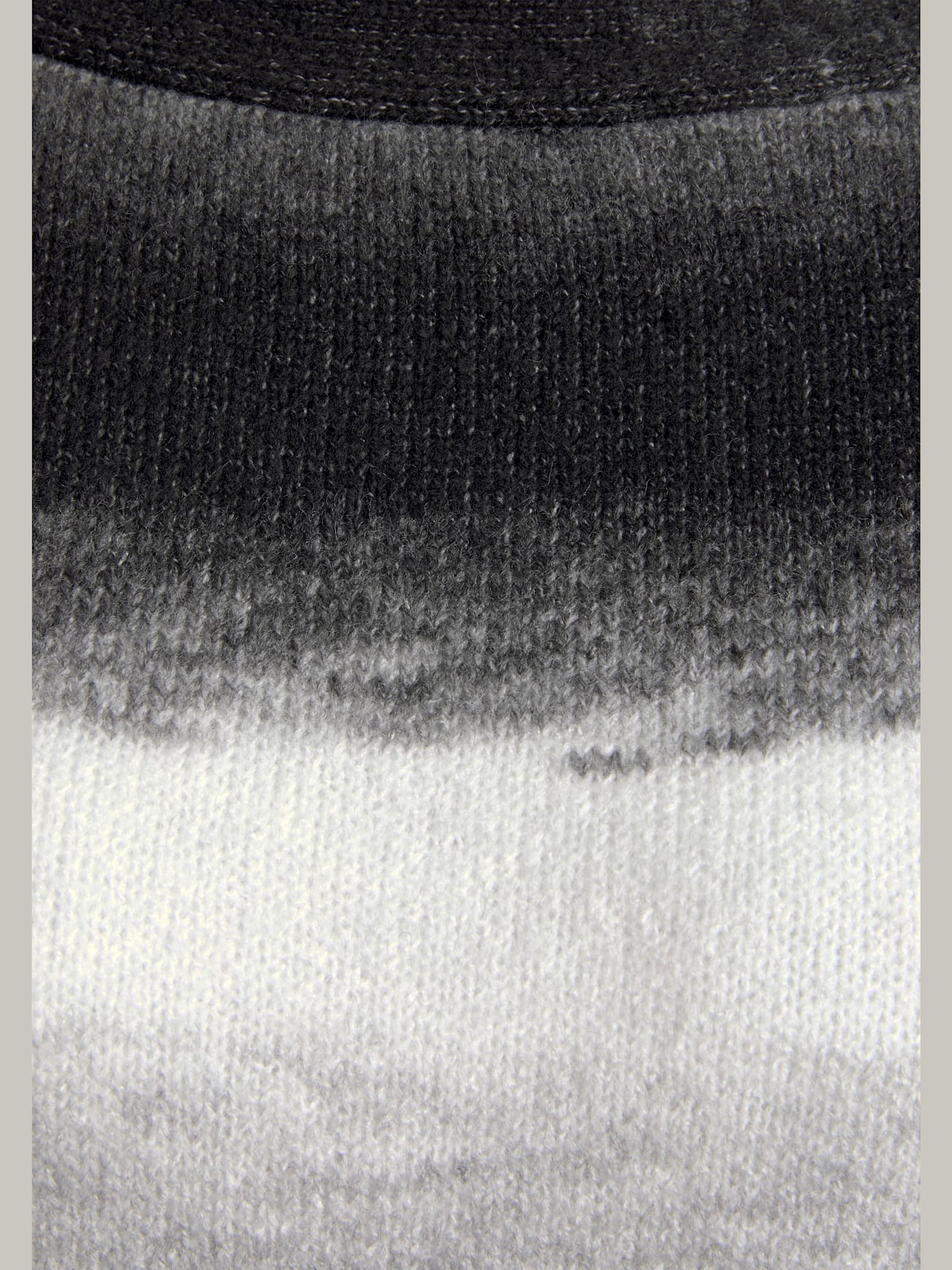 Pull en tricot légère encolure en u