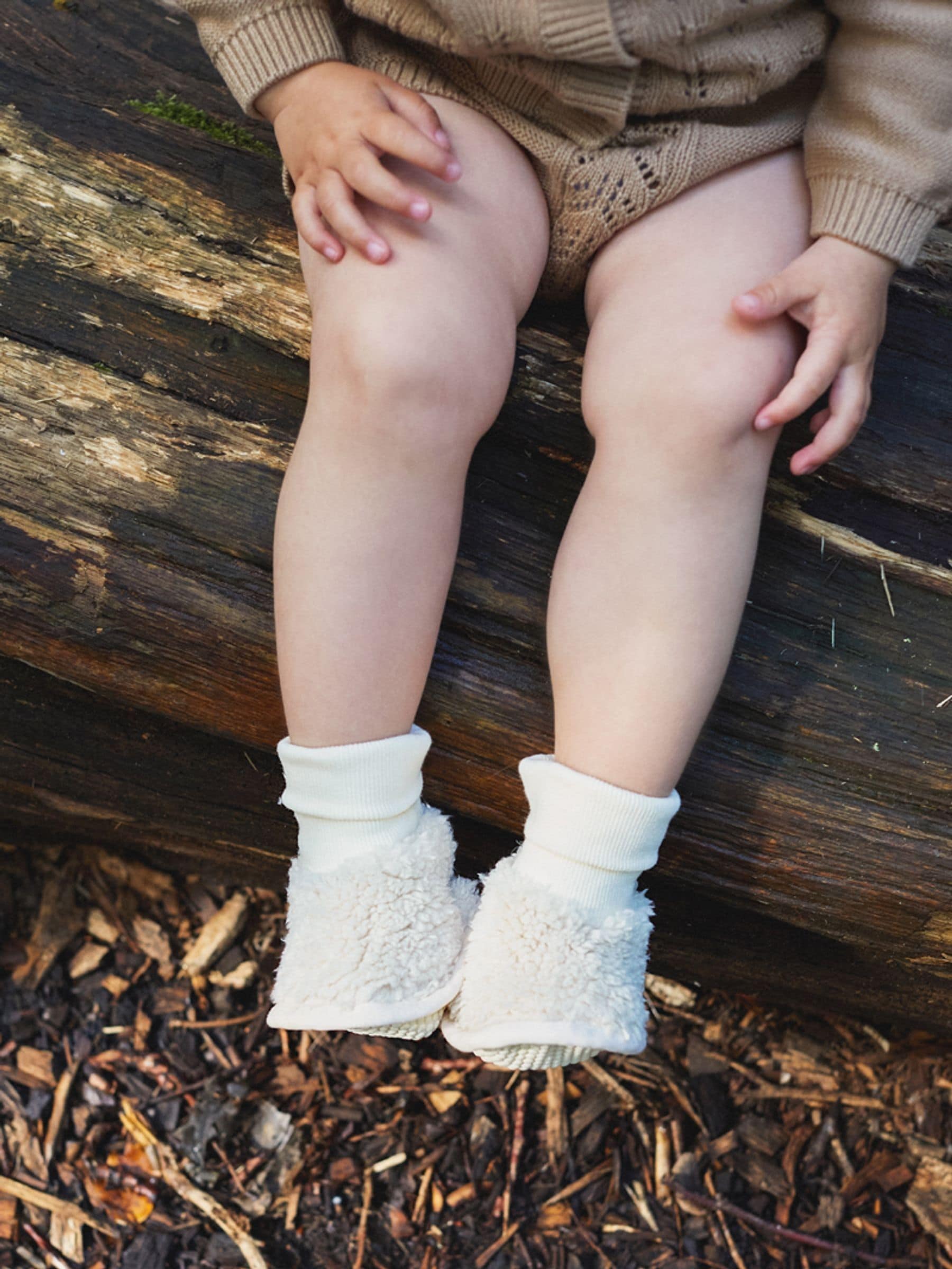 Crème - The Little Tailor - Sherpa-fleece babylaarsjes met donzige voering