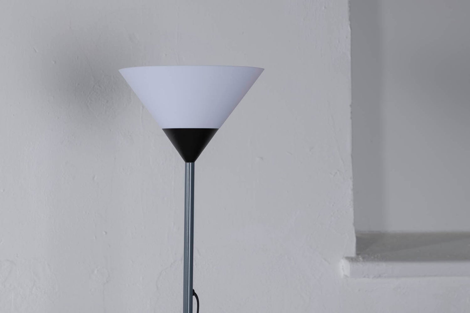 Batang Lighting Vloerlamp 25,4 x 25,4 x 178 cm, Kunststof, Grijs, Zwart, Wit. 26 x 26 x 178 cm