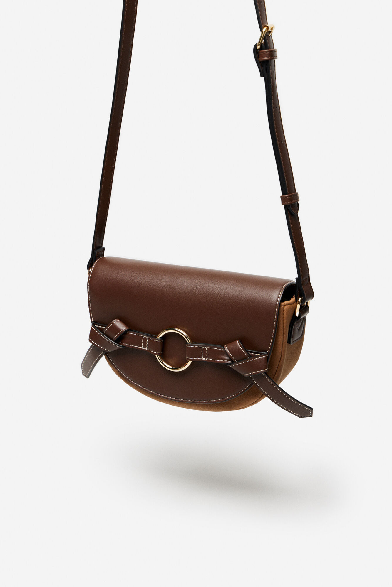 Bolsa de ombro com aba pespontada